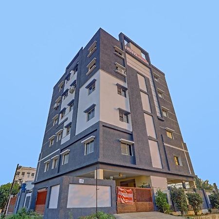 Oyo 81589 Aruna Dwraka Homes Hyderabad Exterior foto