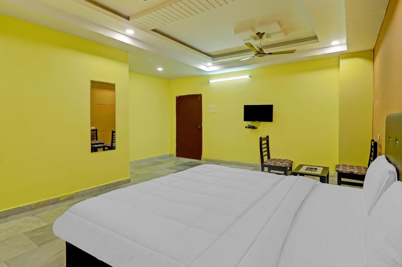 Oyo 81589 Aruna Dwraka Homes Hyderabad Exterior foto